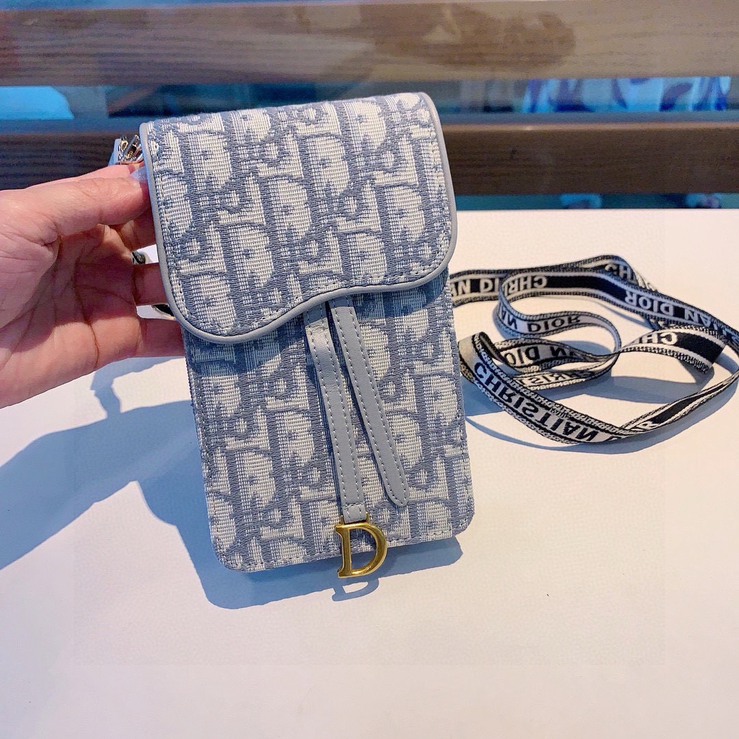 特批🉐️🔥Dior手机包 斜挎包通用款，刺绣马鞍包，可装2部手机，搭配刺绣织带肩带，可以调节长度尺寸:1