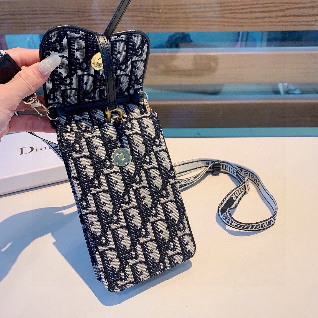 特批🉐️🔥Dior手机包 斜挎包通用款，刺绣马鞍包，可装2部手机，搭配刺绣织带肩带，可以调节长度尺寸:1