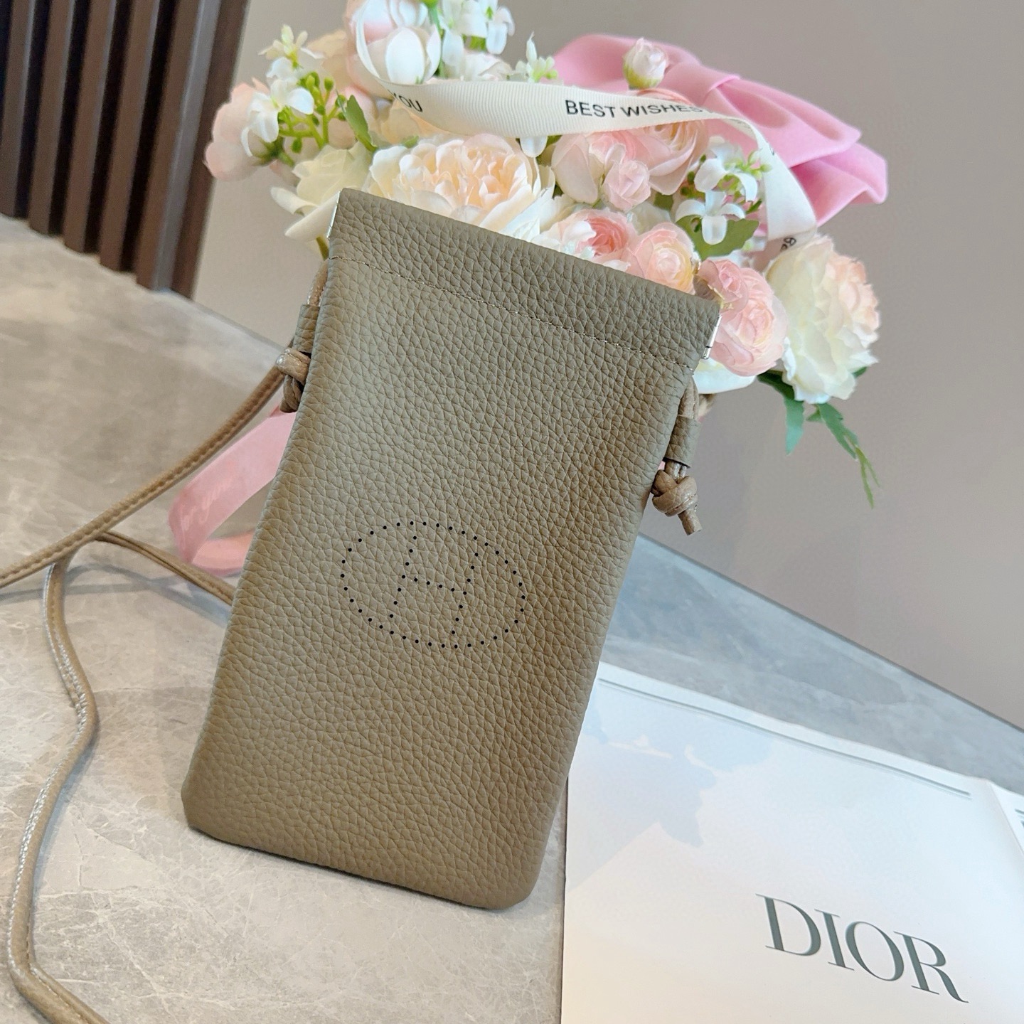 特批🉐️🔥爱马仕H手机包斜挎mini包包，肩带🉑️调节，头层牛皮做工精致，可放2部手机 出门不带现金的时