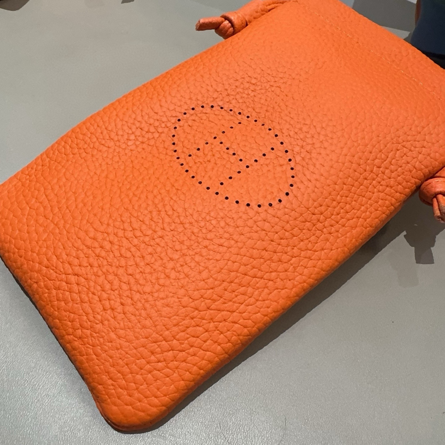 特批🉐️🔥爱马仕H手机包斜挎mini包包，肩带🉑️调节，头层牛皮做工精致，可放2部手机 出门不带现金的时