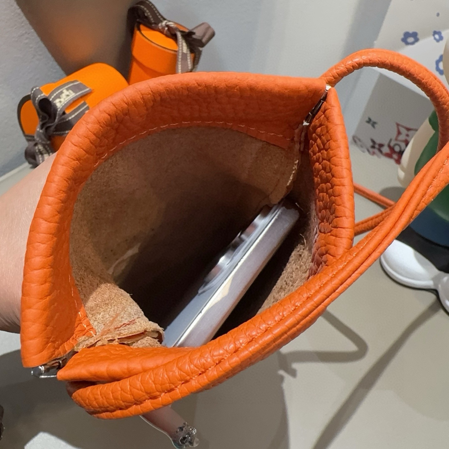 特批🉐️🔥爱马仕H手机包斜挎mini包包，肩带🉑️调节，头层牛皮做工精致，可放2部手机 出门不带现金的时