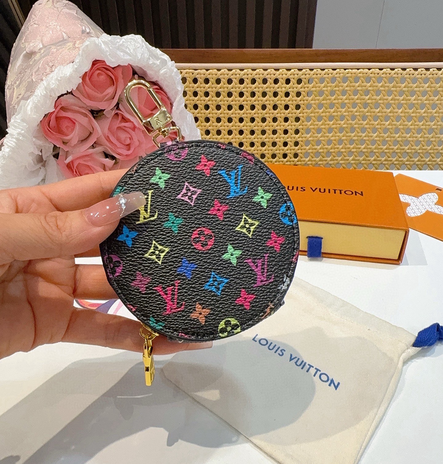 特批🉐️ 🔥Louis Vuitton老花包包挂饰、小零钱包。Lv包饰挂件钥匙扣、独家原单货，标志性老花