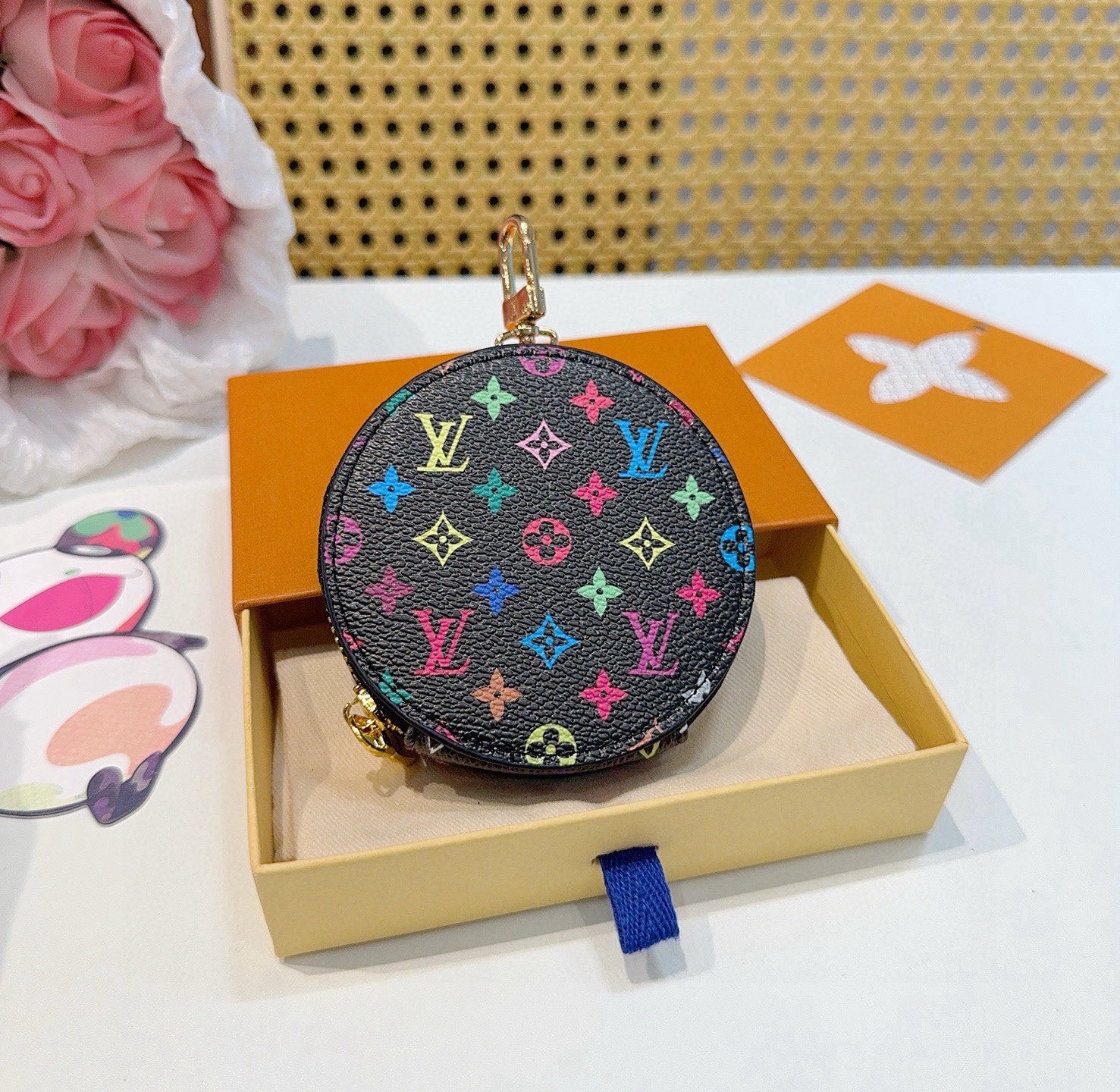 特批🉐️ 🔥Louis Vuitton老花包包挂饰、小零钱包。Lv包饰挂件钥匙扣、独家原单货，标志性老花