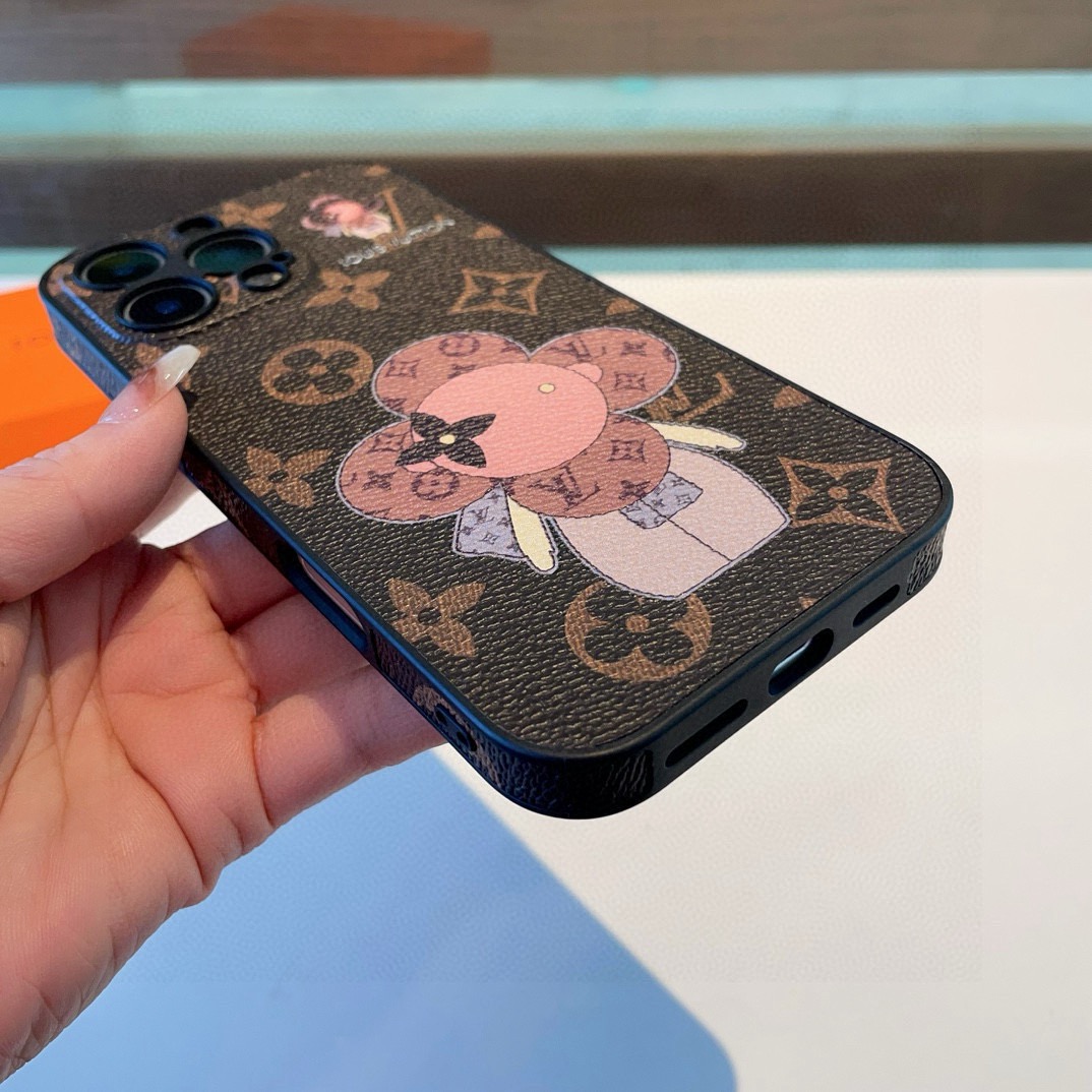特批🉐️ 🔥Lv精孔全包手机壳 太阳花全包围边皮质手机壳型号：为了不出现报错型号，请打开本机查看手机设置