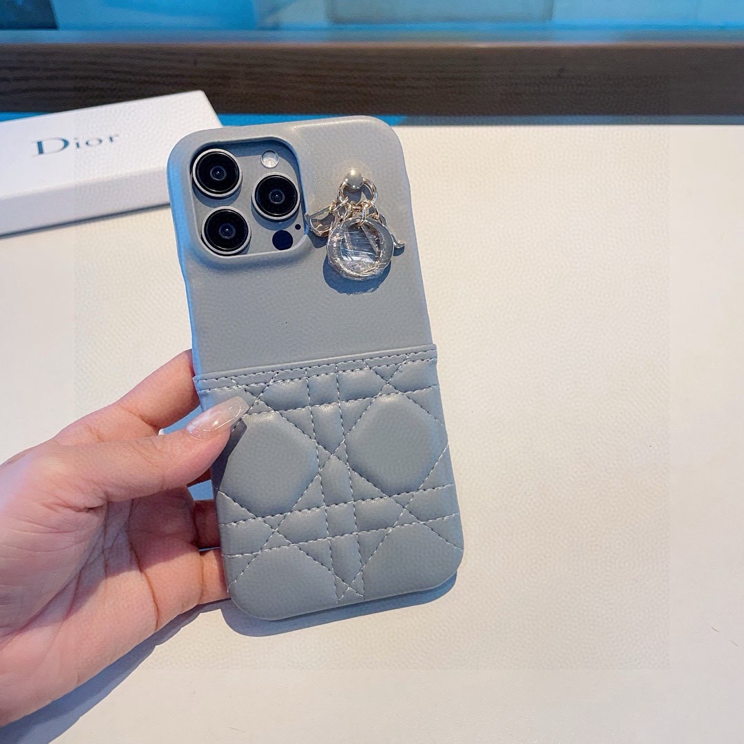 特批🉐️。Dior迪奥手机壳 戴妃格五金吊坠🎁官网1:1 同步更新🔥大牌原创设计型号：为了不出现报错型号