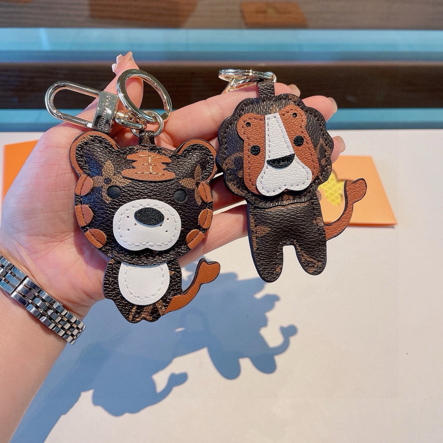 🔥驴家动物兄弟公仔挂件，小熊，小虎，小狮子包饰，LV钥匙扣，包包挂饰专柜代购内部填充物都与专柜一致聚酯纤