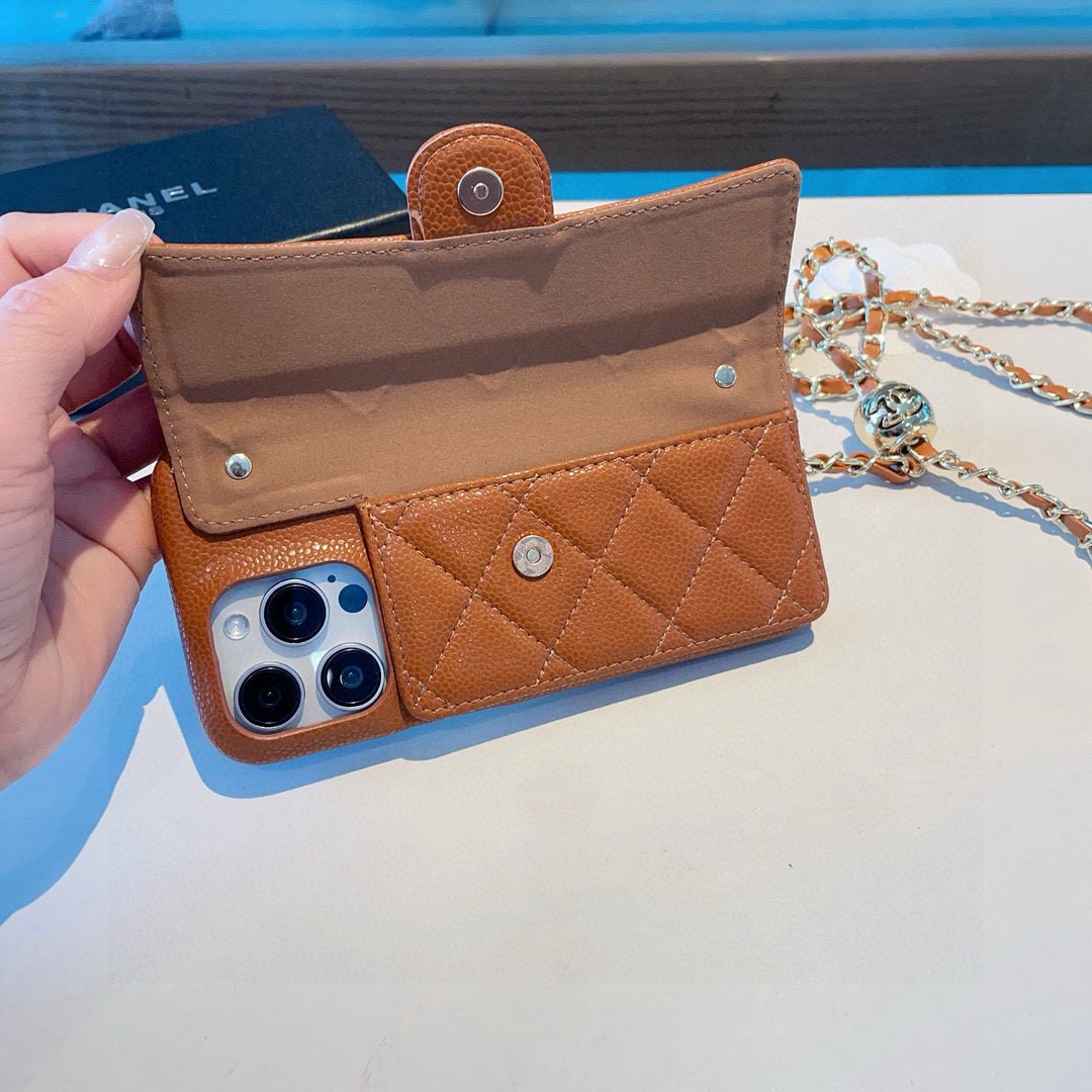 💃CHANEL💠香奈儿火爆时尚圈的手机壳 真香系列 热爆美拉德色系专柜同款⛓链条双C小金球可调节链条长度