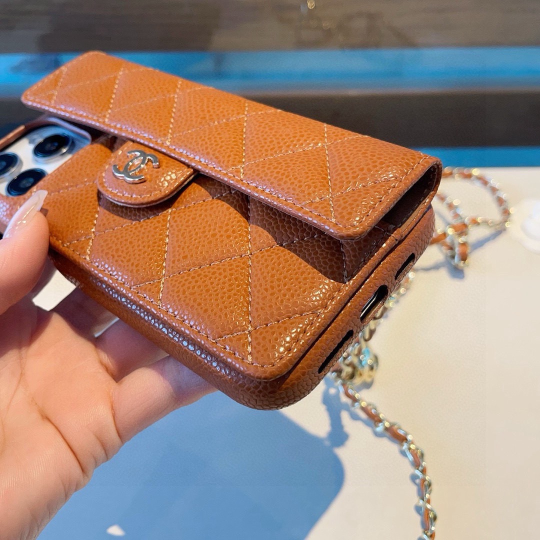 💃CHANEL💠香奈儿火爆时尚圈的手机壳 真香系列 热爆美拉德色系专柜同款⛓链条双C小金球可调节链条长度