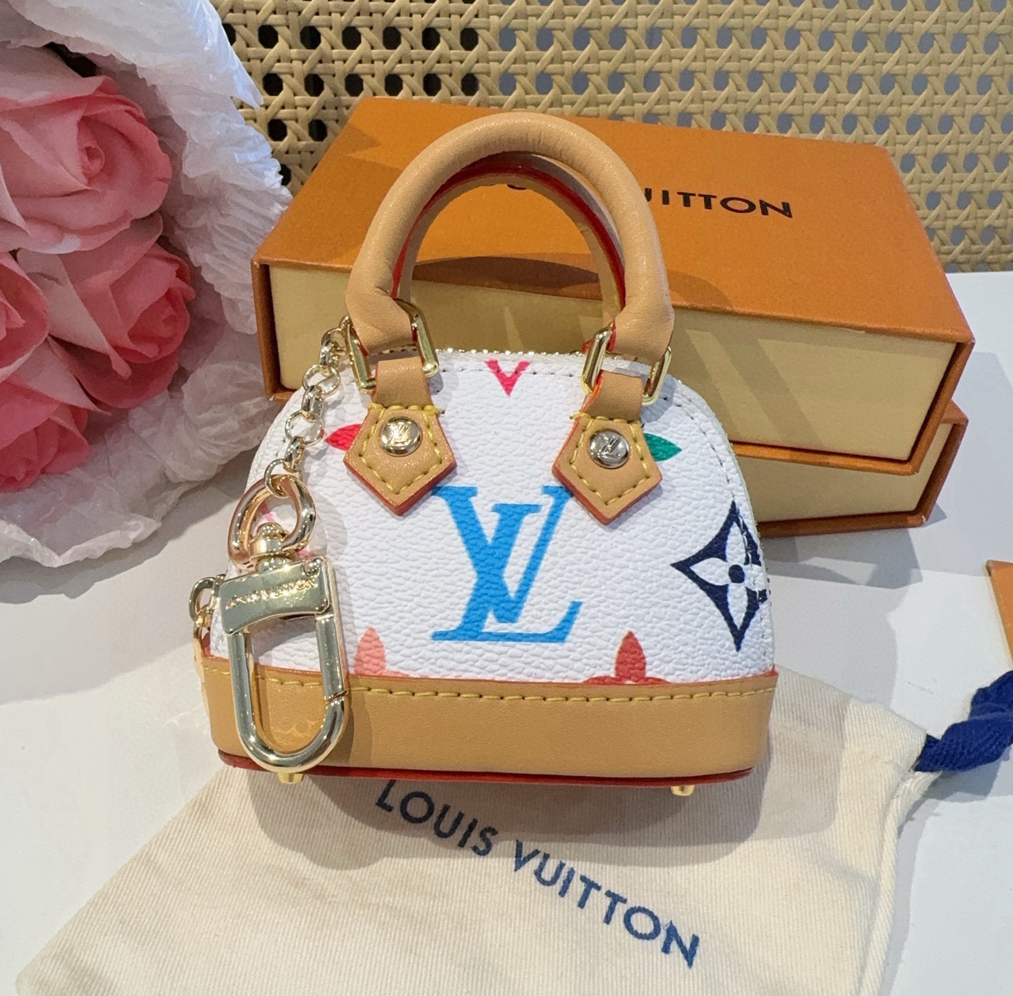 ❗爆款🔥路易威登LOUIS VUITTON 新款 老花&白三彩mini包包贝壳包 LV包包挂饰，钥匙扣，