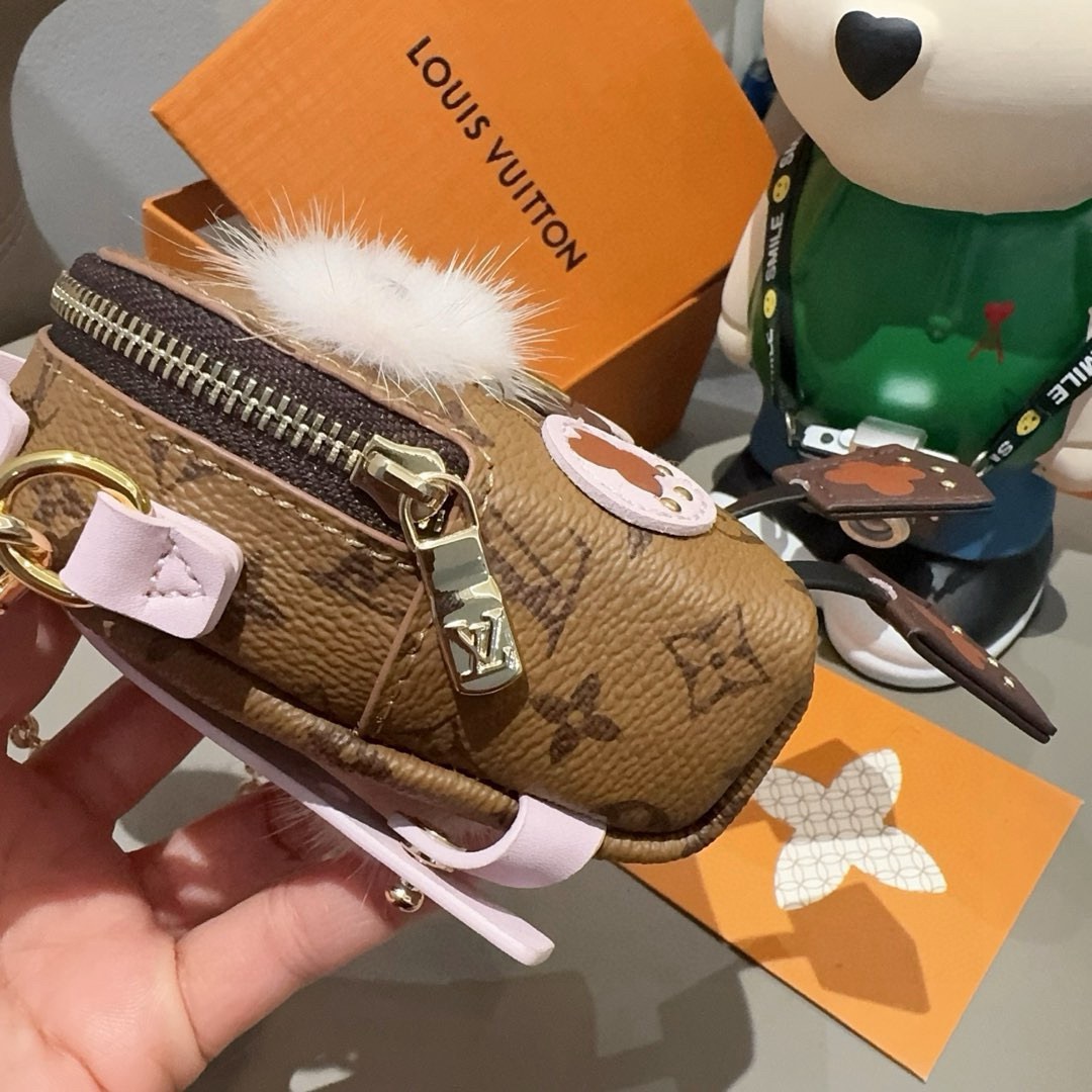 🔥LOUIS VUITTON官网M69552 PALM SPRINGS BEAR包饰与钥匙扣。Lv斜挎迷