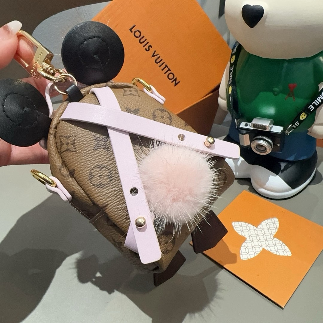 🔥LOUIS VUITTON官网M69552 PALM SPRINGS BEAR包饰与钥匙扣。Lv斜挎迷