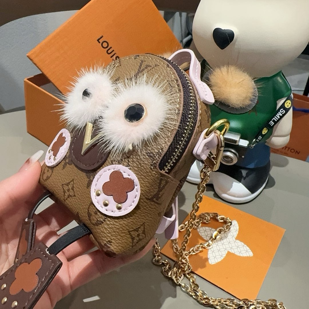 🔥LOUIS VUITTON官网M69552 PALM SPRINGS BEAR包饰与钥匙扣。Lv斜挎迷