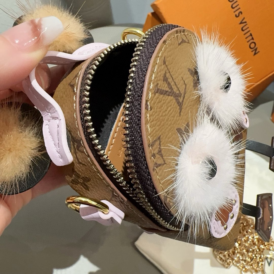 🔥LOUIS VUITTON官网M69552 PALM SPRINGS BEAR包饰与钥匙扣。Lv斜挎迷