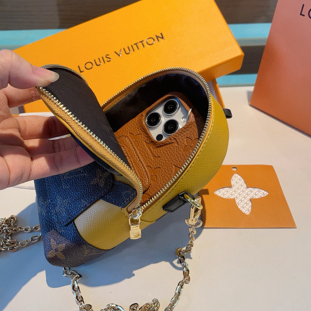 🔥LV小黄人手机包，链条斜挎手机包，零钱包，可装1/2部手机及零钱💄生活出门不需要带现金的时代，这个包完