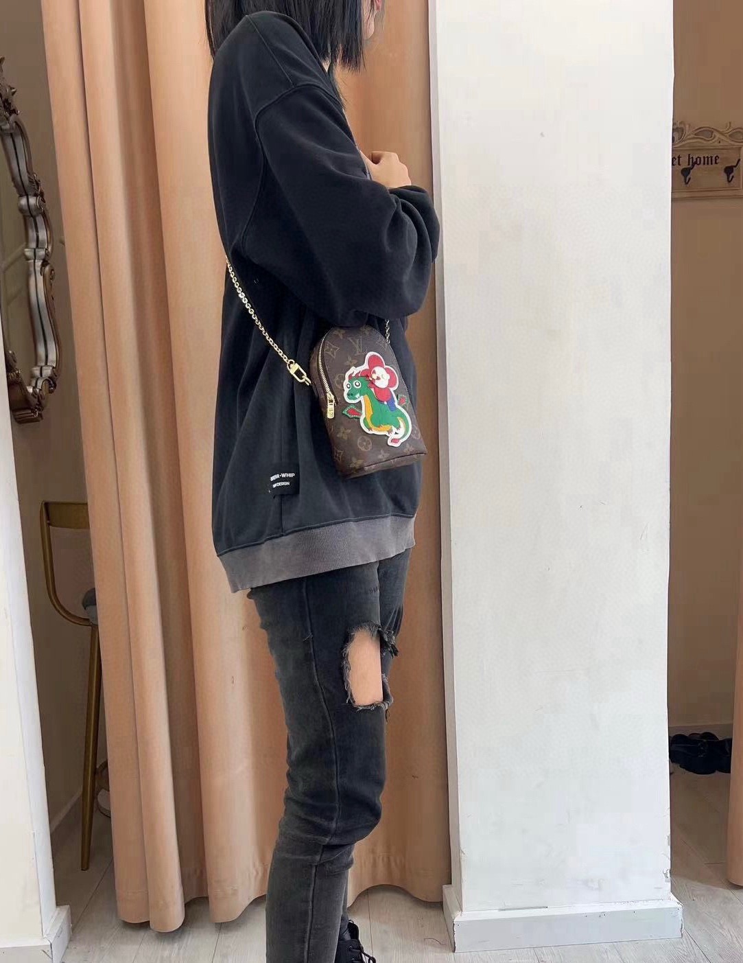 🔥LV太阳花飞龙🐲手机包，链条斜挎手机包，零钱包，可装1/2部手机及零钱💄生活出门不需要带现金的时代，这