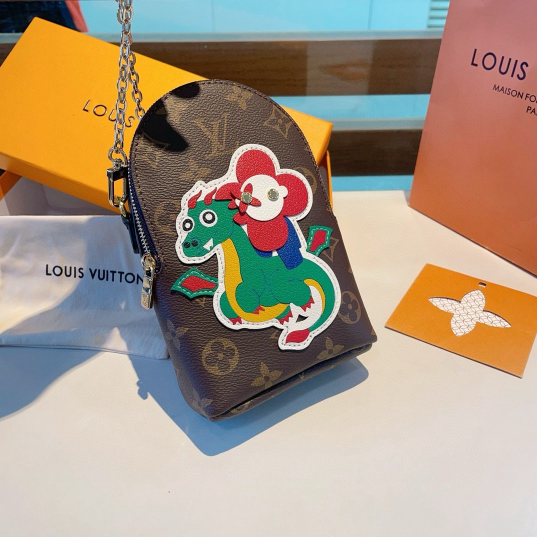 🔥LV太阳花飞龙🐲手机包，链条斜挎手机包，零钱包，可装1/2部手机及零钱💄生活出门不需要带现金的时代，这