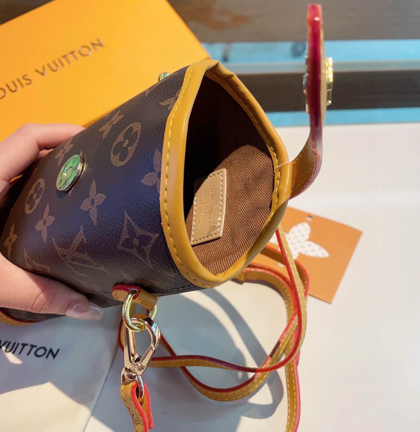 🔥LV薯条🍟斜挎手机包mini包包 M80874 Louis Vuitton 路易威登FOLD ME 斜