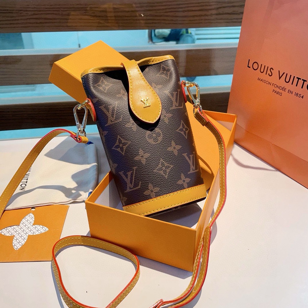 🔥LV薯条🍟斜挎手机包mini包包 M80874 Louis Vuitton 路易威登FOLD ME 斜