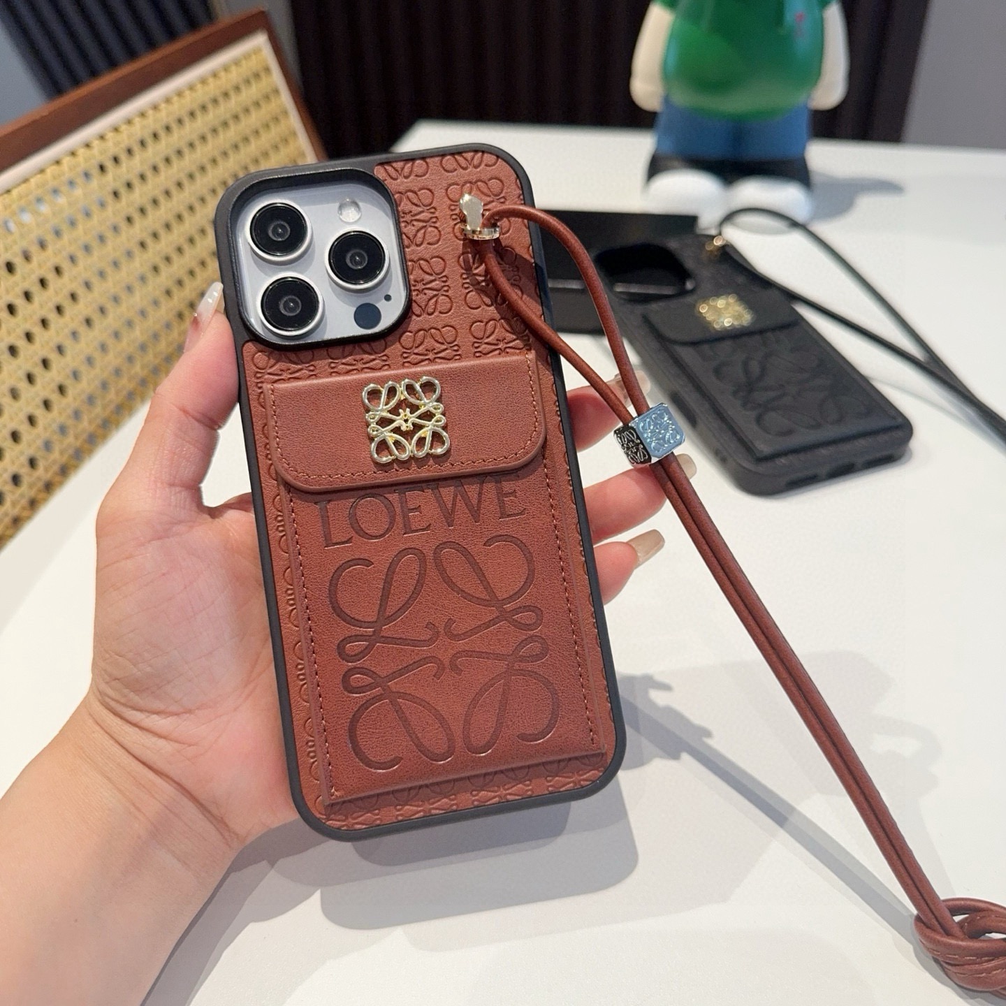 💕罗意威.Loewe翻盖插卡手机壳 短款手腕绳 插卡手机壳型号：为了不出现报错型号，请打开本机查看手机设