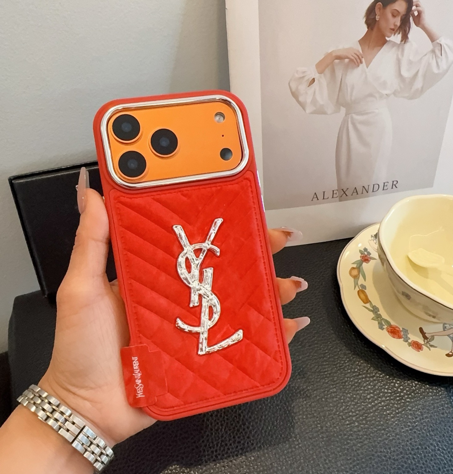 🔥圣罗兰YSL雪山绒压花钻标 ✨🧡🩶轻奢银镀贴绒tPu皮壳🔥🔥手感舒适，高档奢华！型号：为了不出现报错型