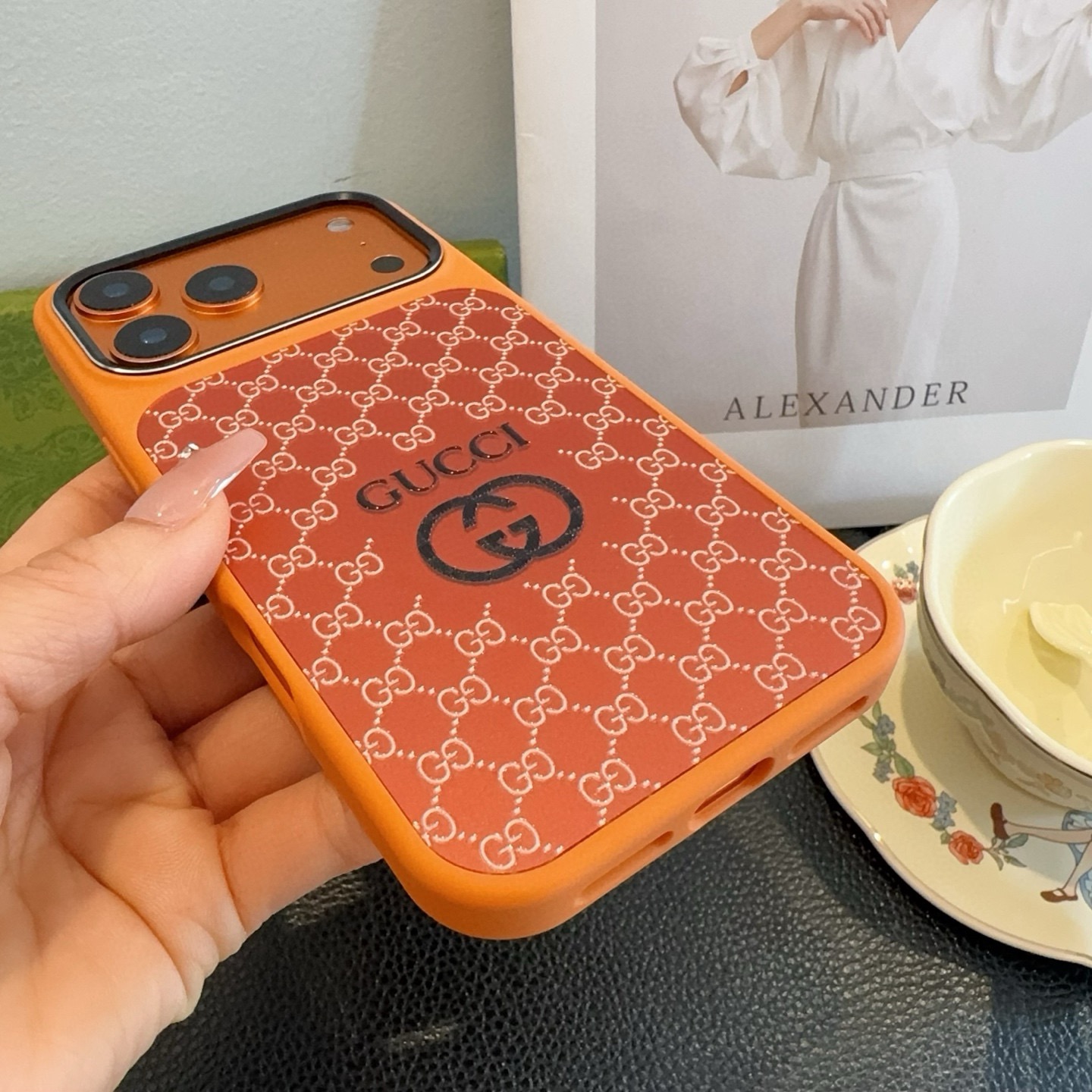 🔥上新🆕星宇橙🧡古驰手机壳水晶闪粉浮雕高光金属镜头圈软边全包型号：为了不出现报错型号，请打开本机查看手机