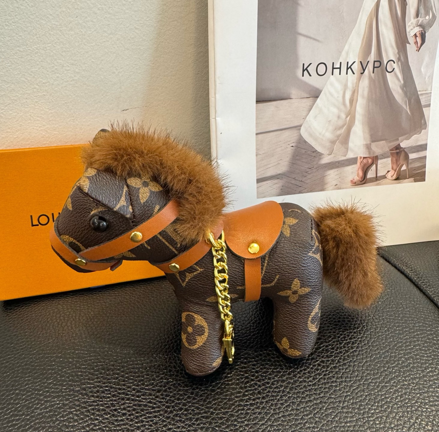 LV钥匙扣老花包包挂件 马上有钱小马🐎挂饰