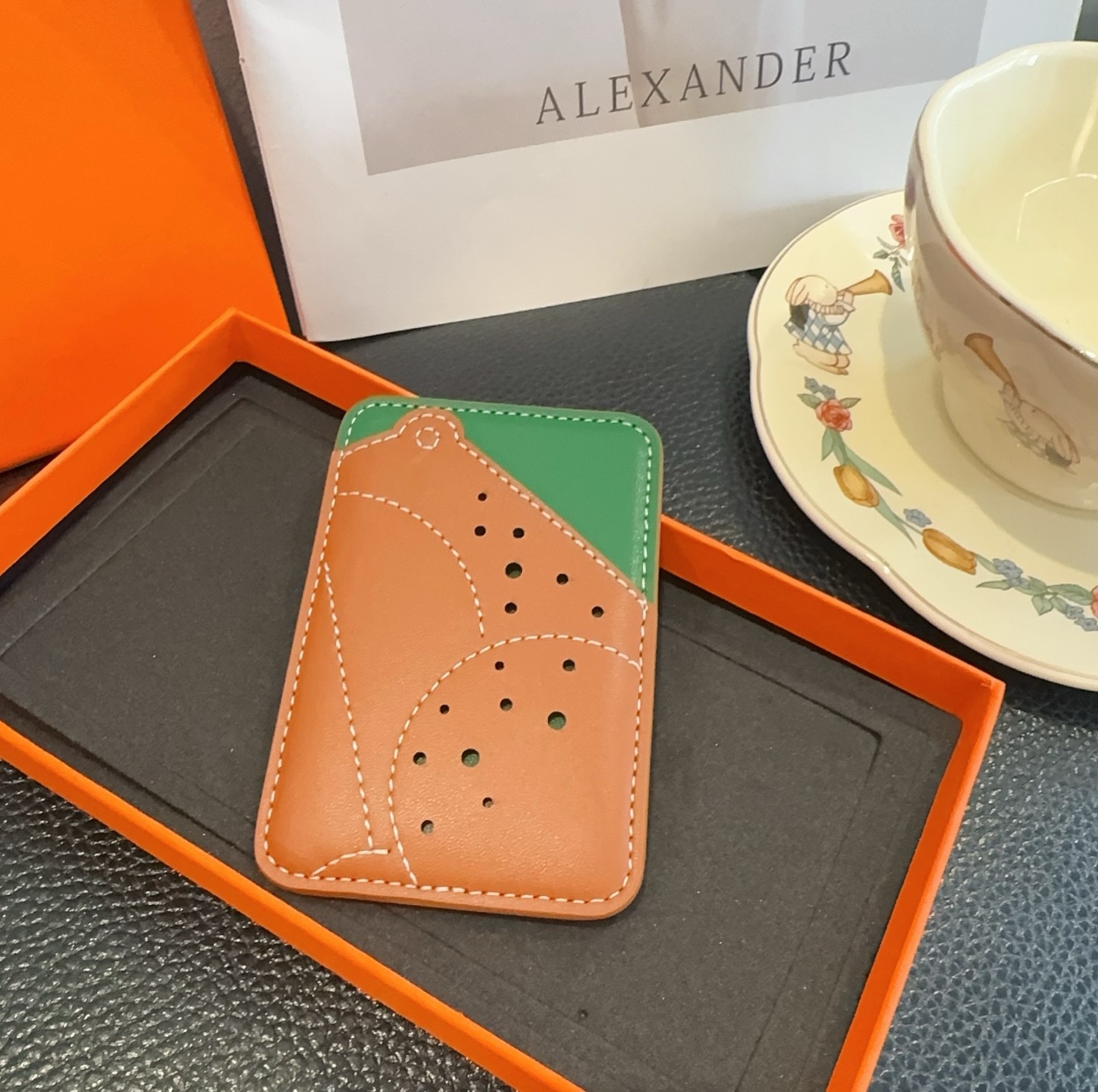 🔥爱马仕官网磁吸卡包 手机磁吸卡包顶级高品质[强]磁吸式卡夹，尺寸：长6.5*高9.5*宽0.5厘米