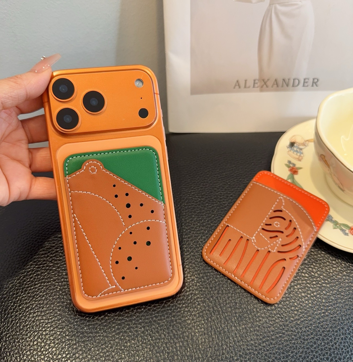 🔥爱马仕官网磁吸卡包 手机磁吸卡包顶级高品质[强]磁吸式卡夹，尺寸：长6.5*高9.5*宽0.5厘米