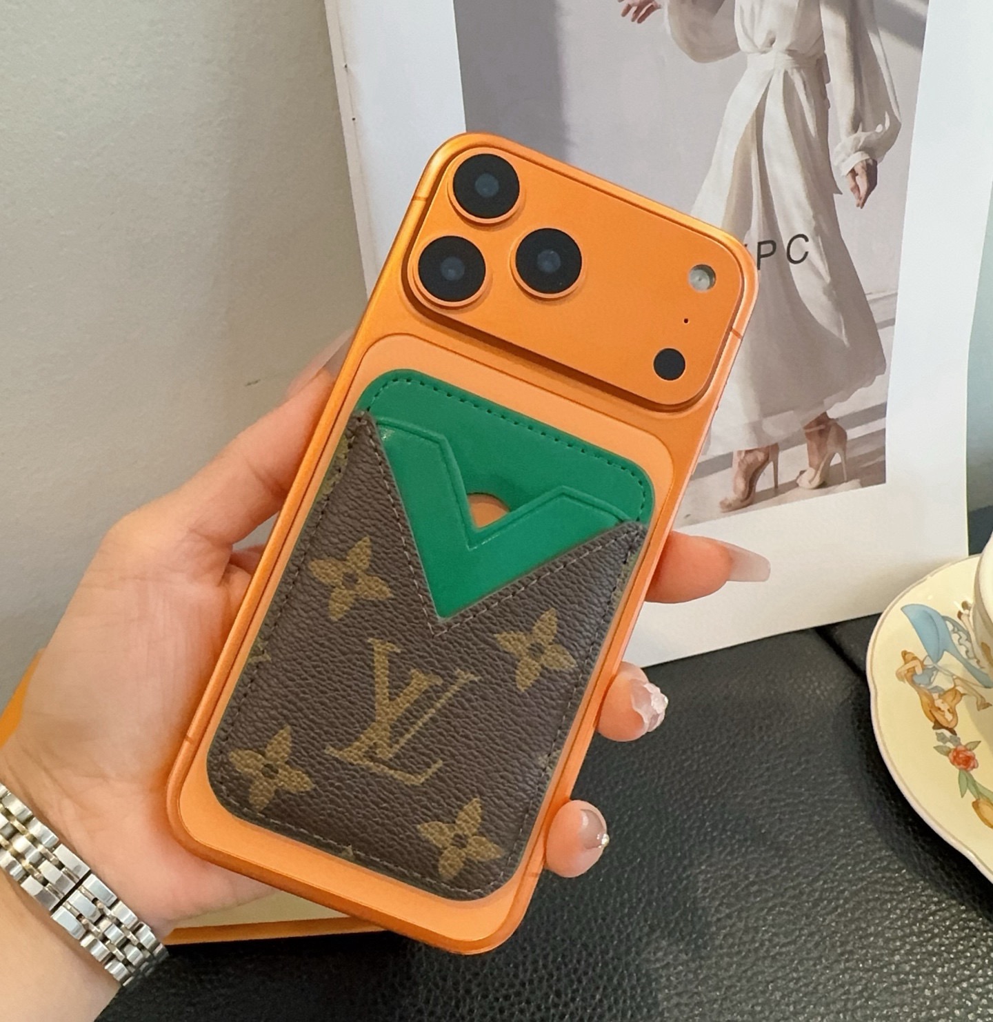 🔥LV官网磁吸卡包 手机磁吸卡包顶级高品质[强]磁吸式卡夹，尺寸：长6.5*高9.5*宽0.5厘米