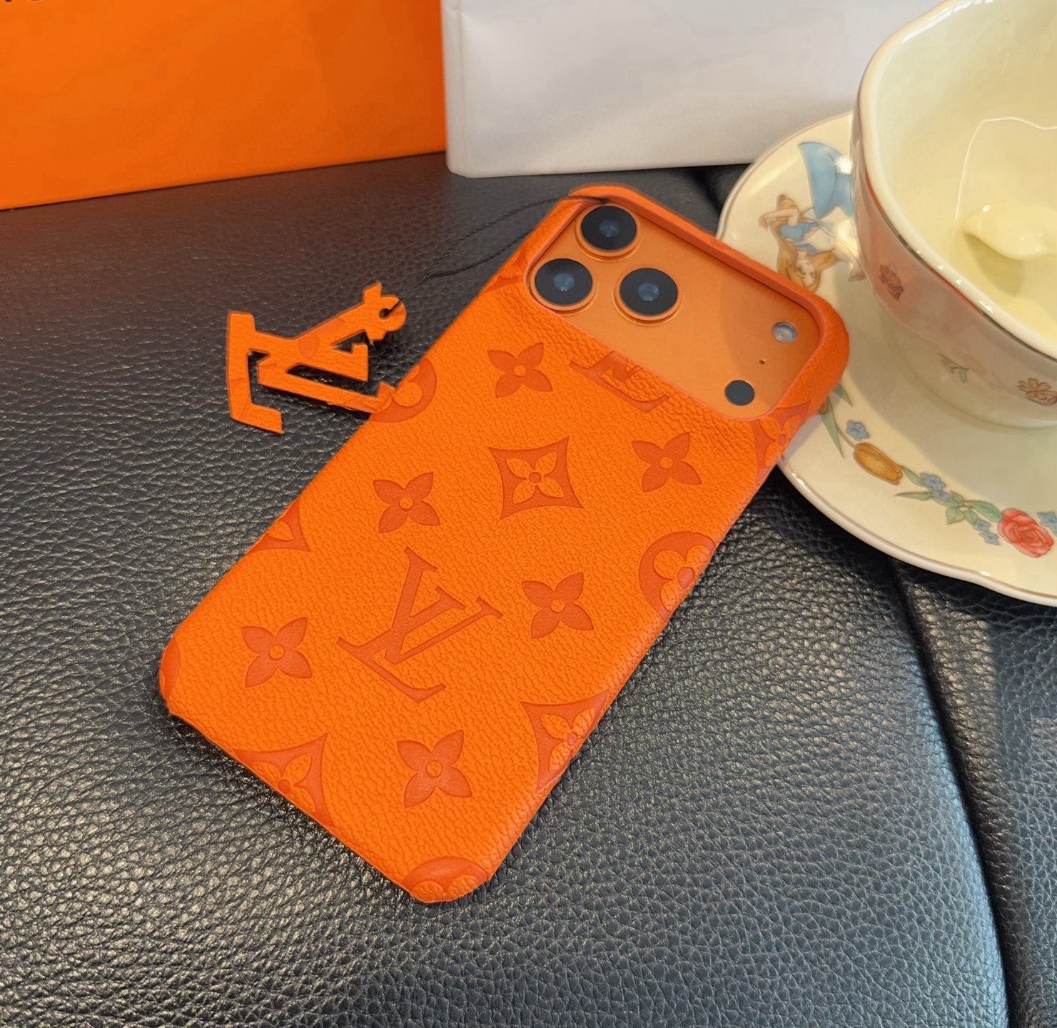 星宇橙系列 lv 荔枝纹牛皮压纹手机壳型号：为了不出现报错型号，请打开本机查看手机设置显示的型号⚠️⚠️