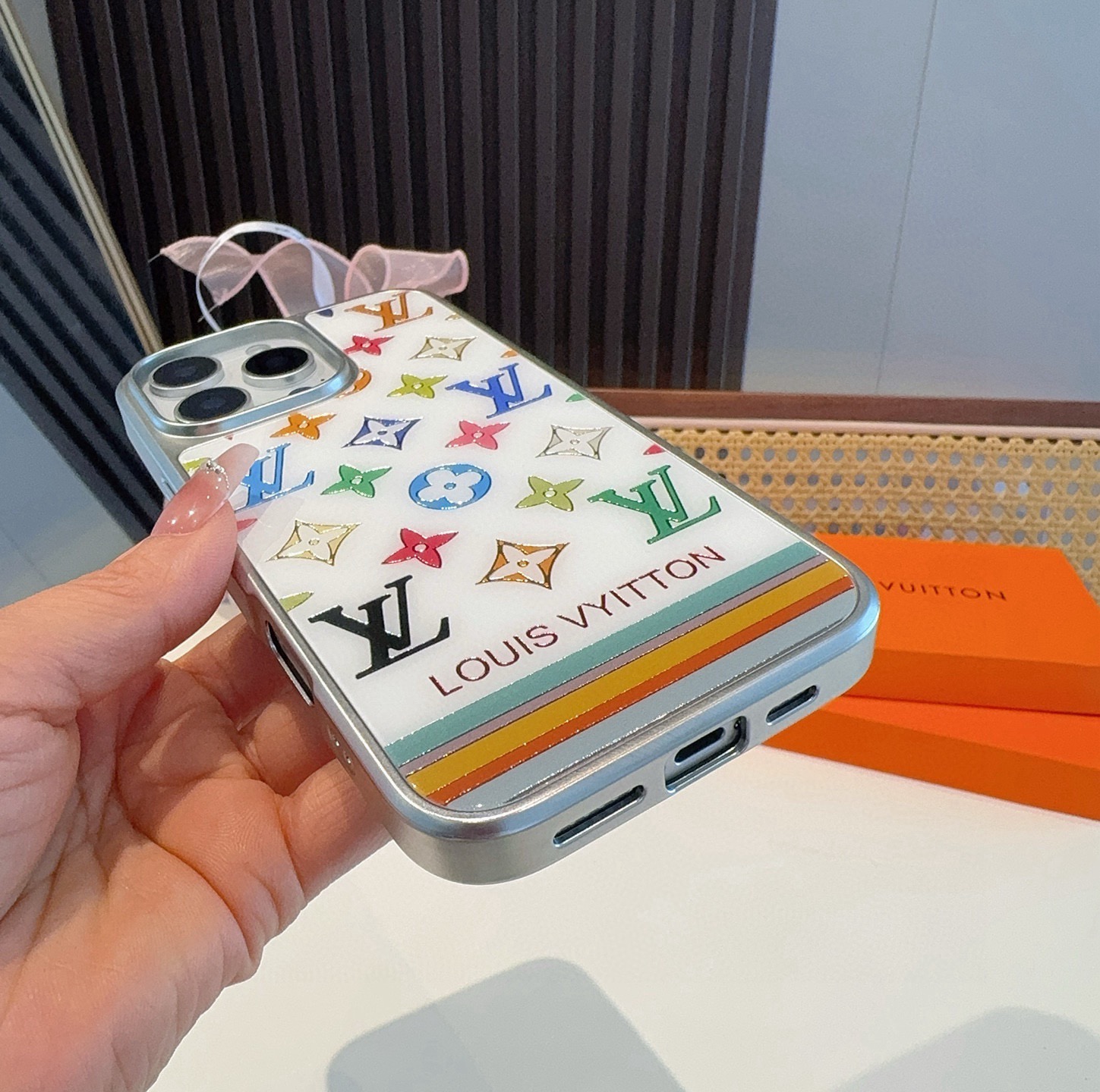 🔥 LV新品手机壳 新工艺鎏金工艺玻璃壳[烟花] 电镀玻璃磁吸手机壳型号：为了不出现报错型号，请打开本机
