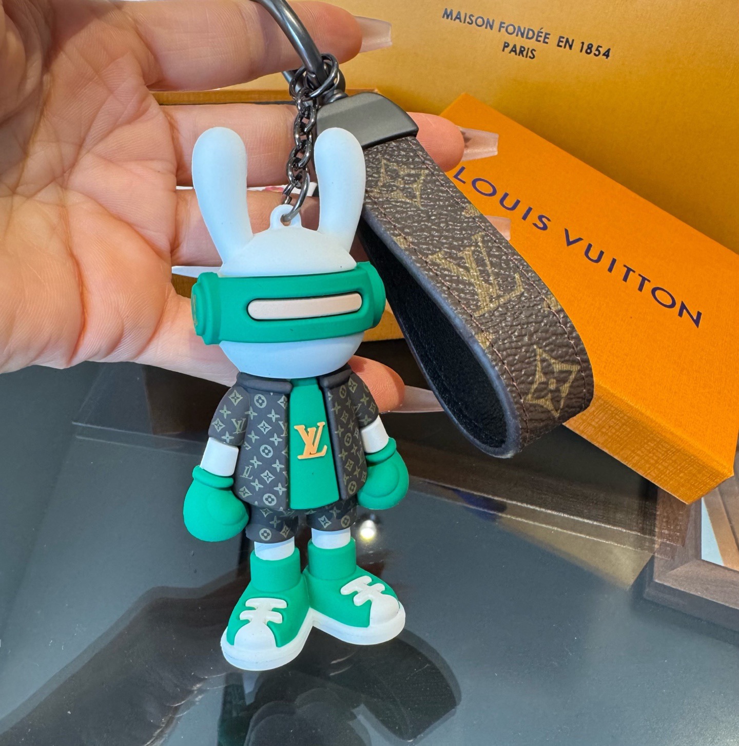 🔥LV兔子公仔钥匙扣 可拆卸当汽车摆件，网红爆款 高档装饰挂件 高版本出货 配包装