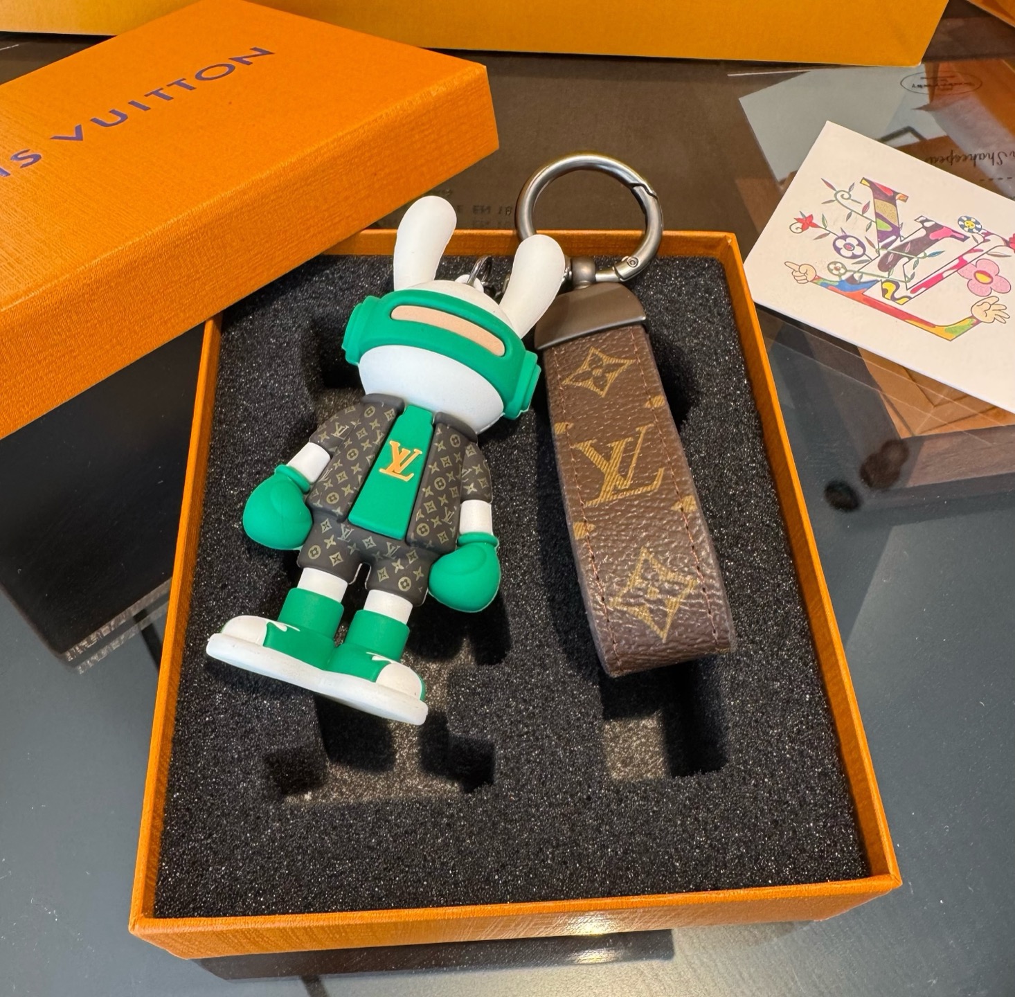 🔥LV兔子公仔钥匙扣 可拆卸当汽车摆件，网红爆款 高档装饰挂件 高版本出货 配包装