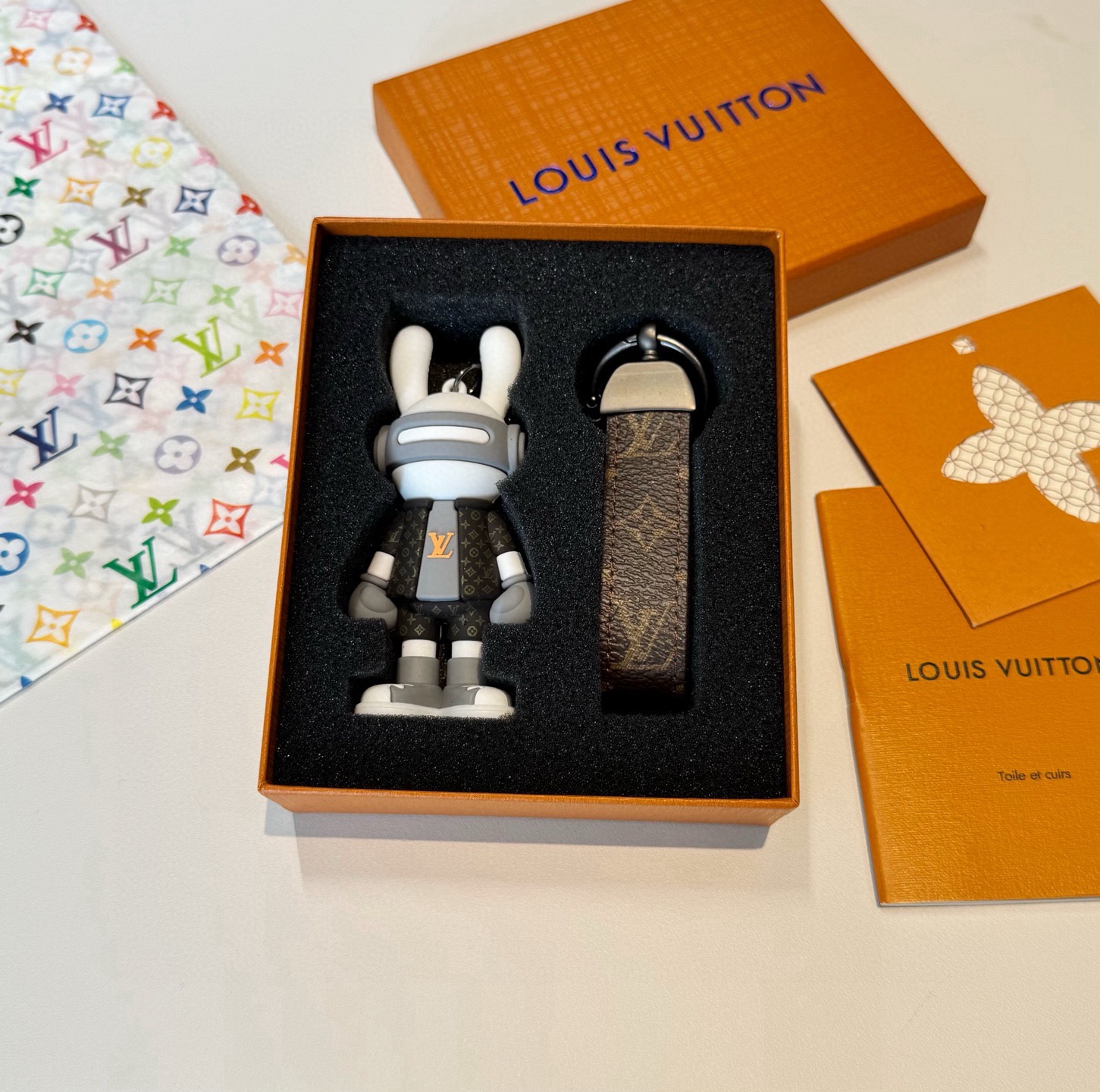 🔥LV兔子公仔钥匙扣 可拆卸当汽车摆件，网红爆款 高档装饰挂件 高版本出货 配包装