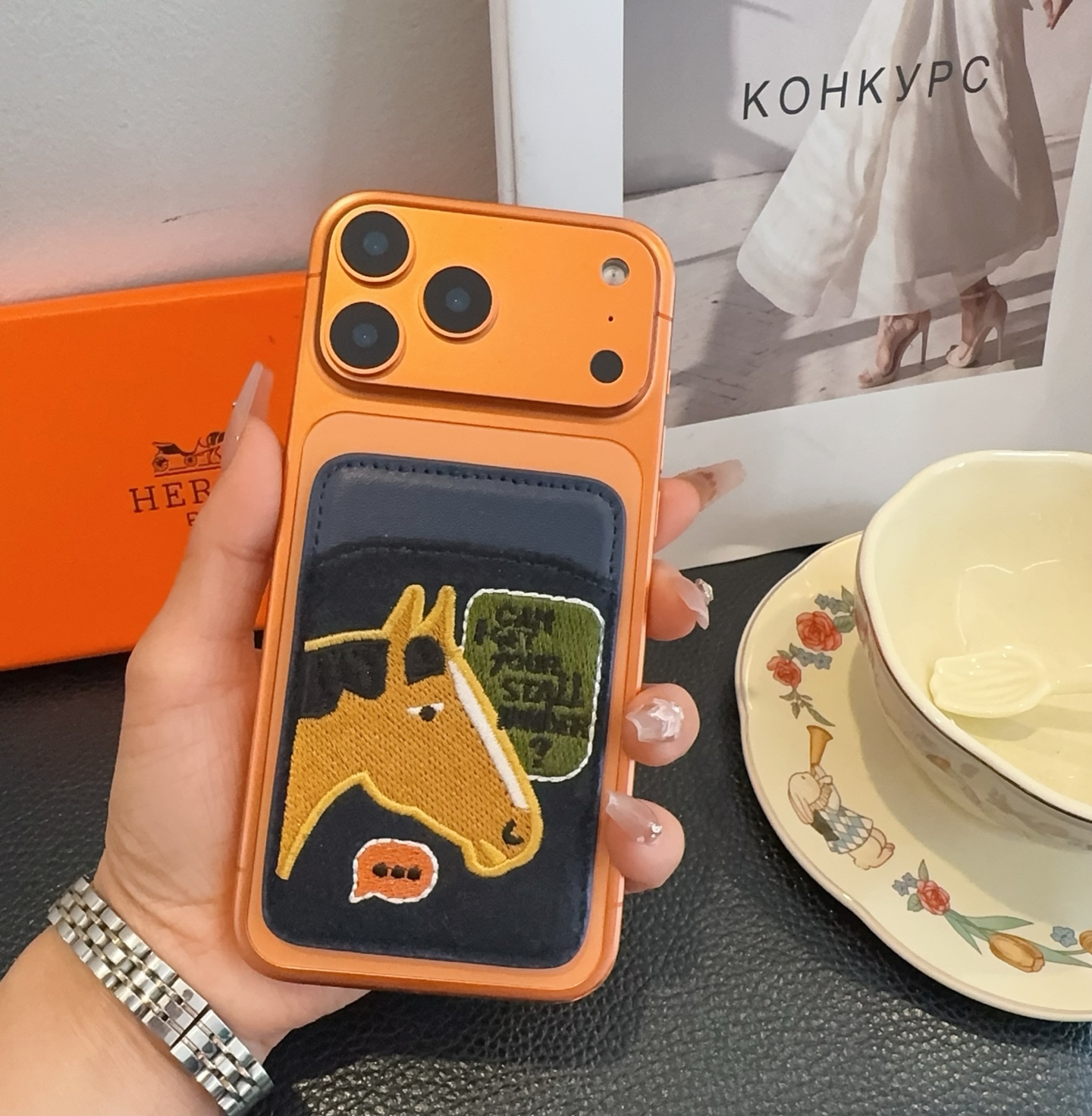 P95 🔥爱马仕官网磁吸卡包  爱马仕房子刺绣手机磁吸卡包
顶级高品质[强]磁吸式卡夹，尺寸：长6.5*高9.5*宽0.5厘米