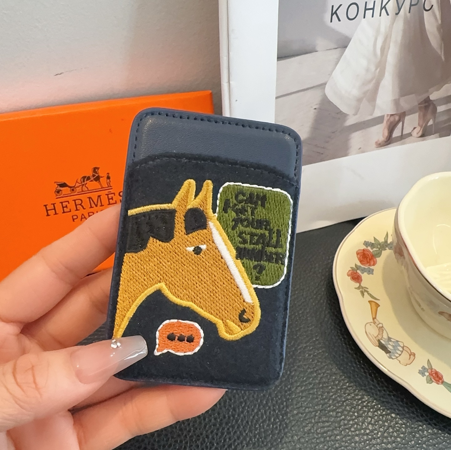 P95 🔥爱马仕官网磁吸卡包  爱马仕房子刺绣手机磁吸卡包
顶级高品质[强]磁吸式卡夹，尺寸：长6.5*高9.5*宽0.5厘米