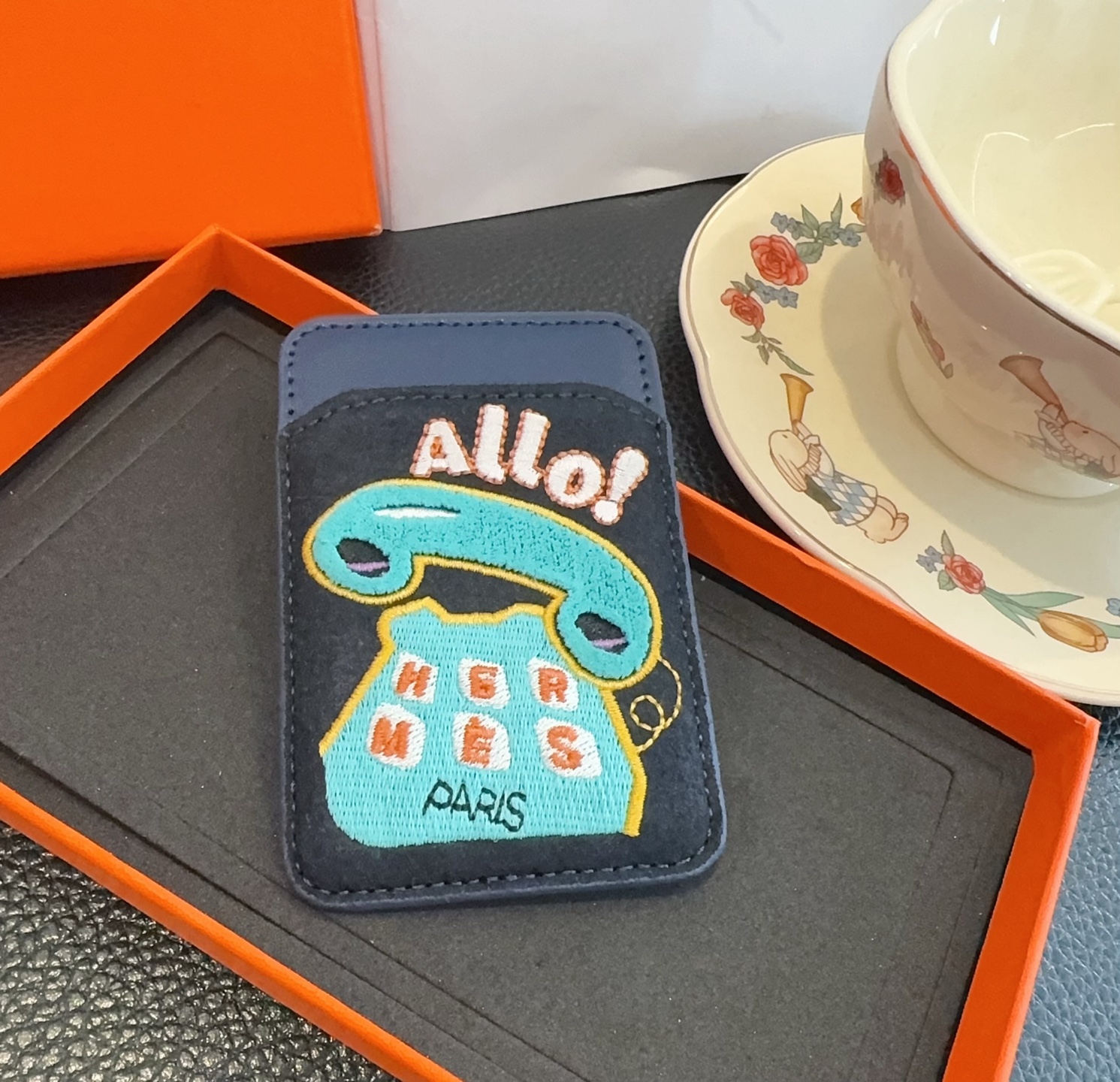 🔥爱马仕官网磁吸卡包 爱马仕房子刺绣手机磁吸卡包顶级高品质[强]磁吸式卡夹，尺寸：长6.5*高9.5*宽