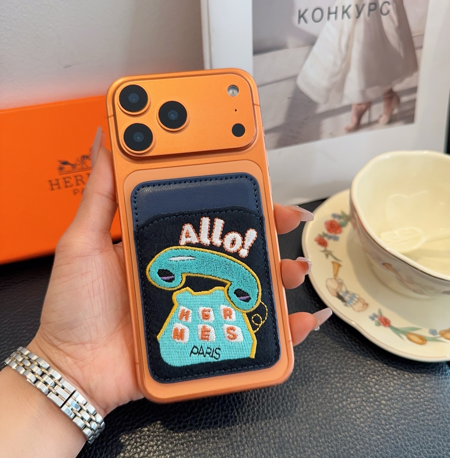 🔥爱马仕官网磁吸卡包 爱马仕房子刺绣手机磁吸卡包顶级高品质[强]磁吸式卡夹，尺寸：长6.5*高9.5*宽