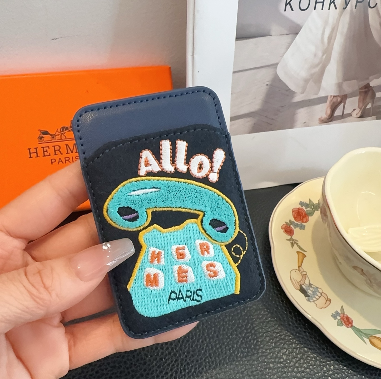 🔥爱马仕官网磁吸卡包 爱马仕房子刺绣手机磁吸卡包顶级高品质[强]磁吸式卡夹，尺寸：长6.5*高9.5*宽