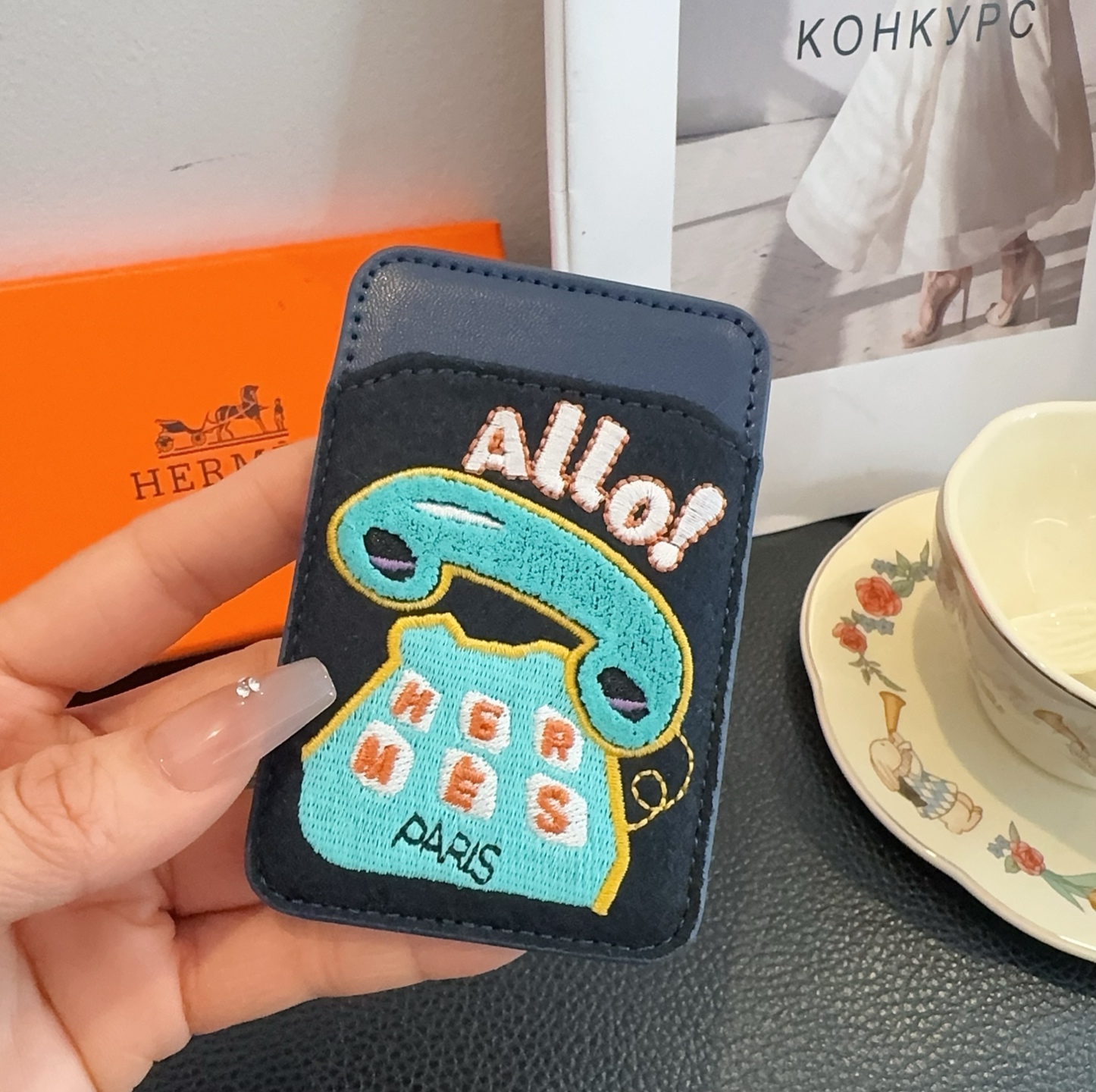 🔥爱马仕官网磁吸卡包 爱马仕房子刺绣手机磁吸卡包顶级高品质[强]磁吸式卡夹，尺寸：长6.5*高9.5*宽