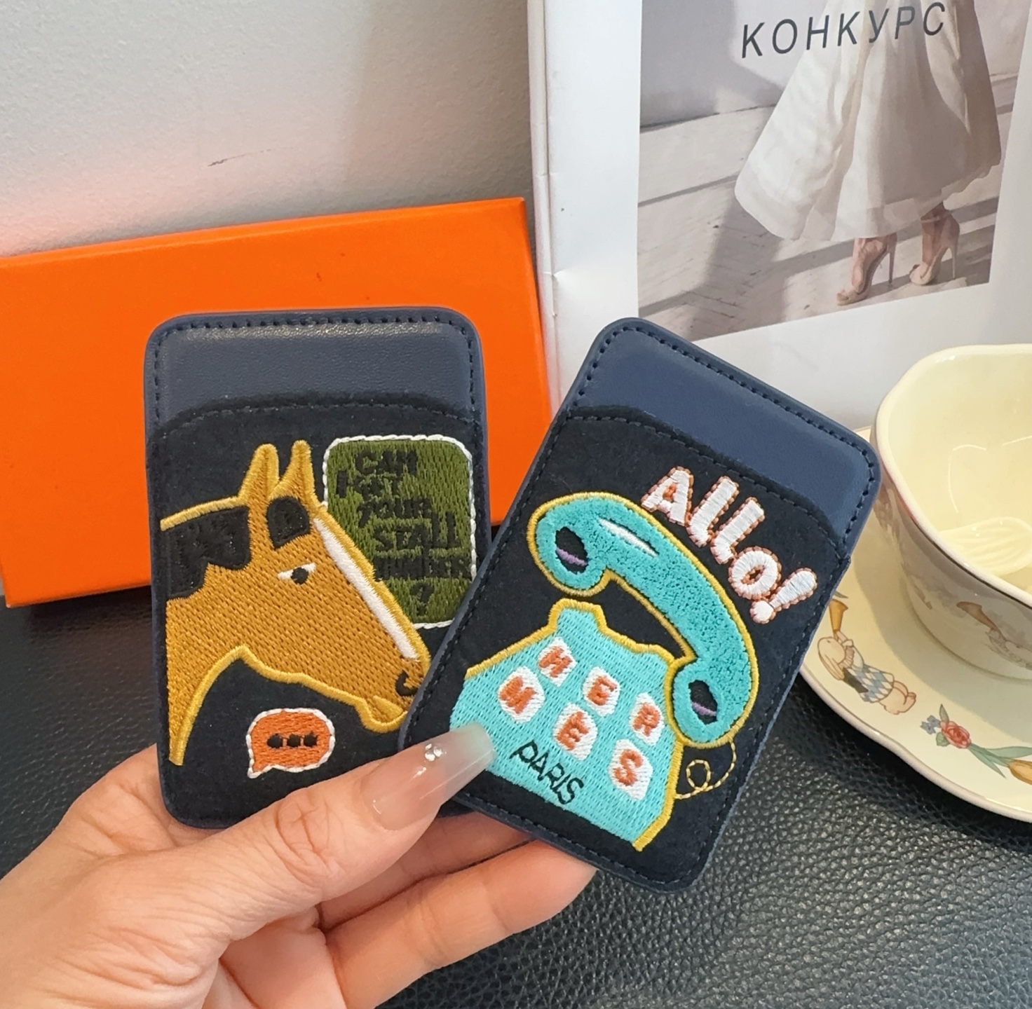 🔥爱马仕官网磁吸卡包 爱马仕房子刺绣手机磁吸卡包顶级高品质[强]磁吸式卡夹，尺寸：长6.5*高9.5*宽