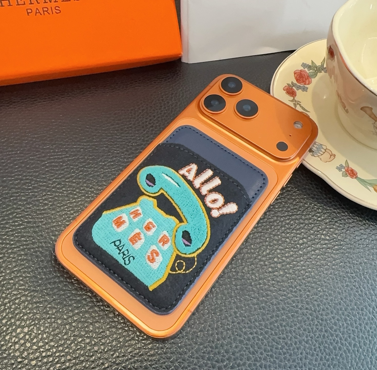 🔥爱马仕官网磁吸卡包 爱马仕房子刺绣手机磁吸卡包顶级高品质[强]磁吸式卡夹，尺寸：长6.5*高9.5*宽