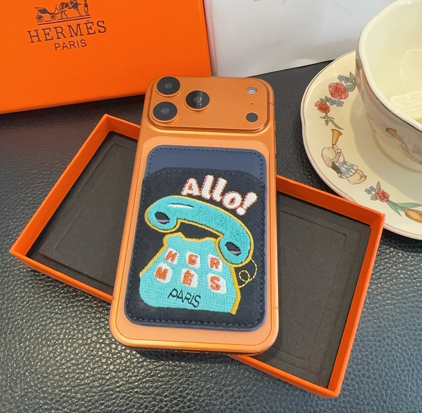 🔥爱马仕官网磁吸卡包 爱马仕房子刺绣手机磁吸卡包顶级高品质[强]磁吸式卡夹，尺寸：长6.5*高9.5*宽