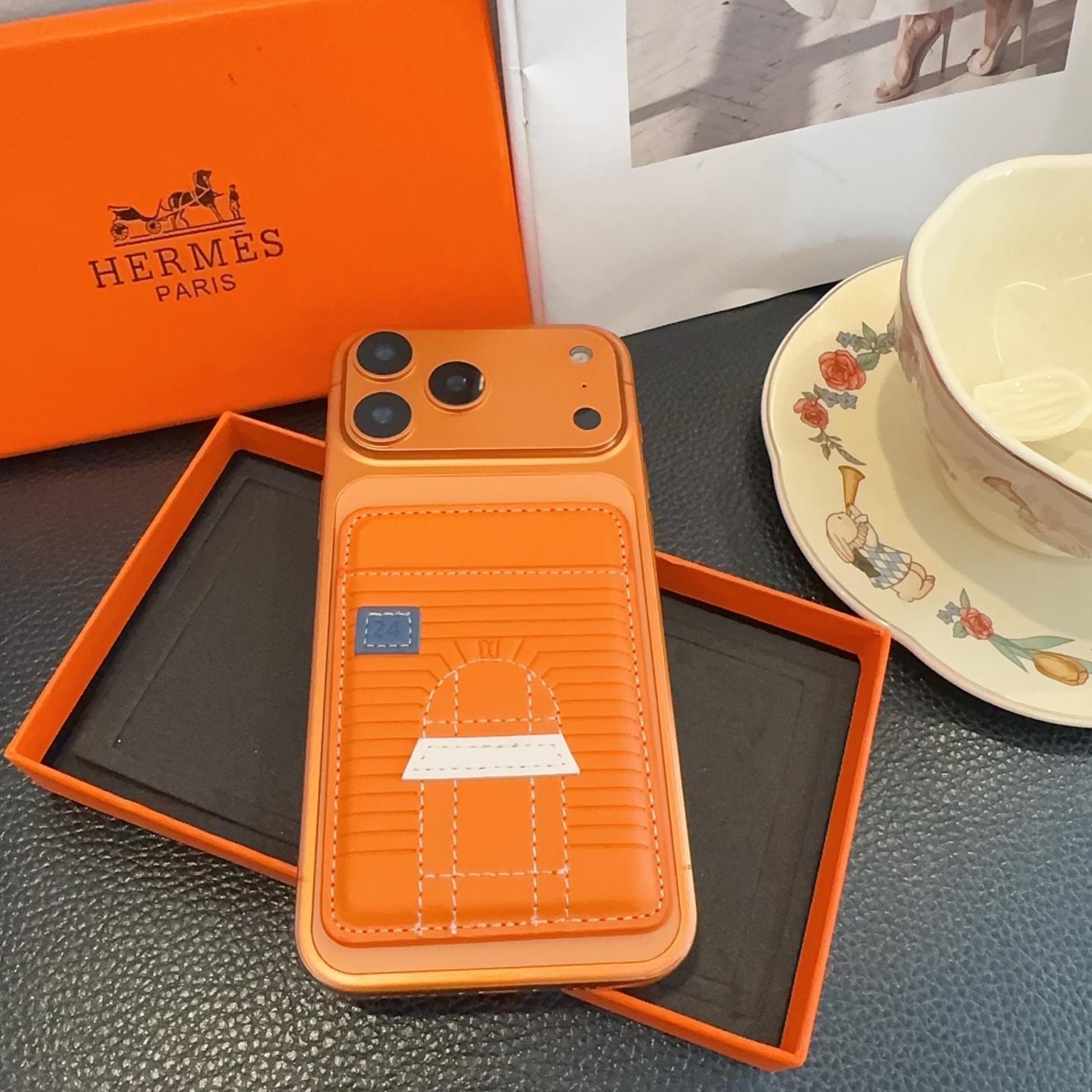 🔥爱马仕官网磁吸卡包 爱马仕房子刺绣手机磁吸卡包顶级高品质[强]磁吸式卡夹，尺寸：长6.5*高9.5*宽