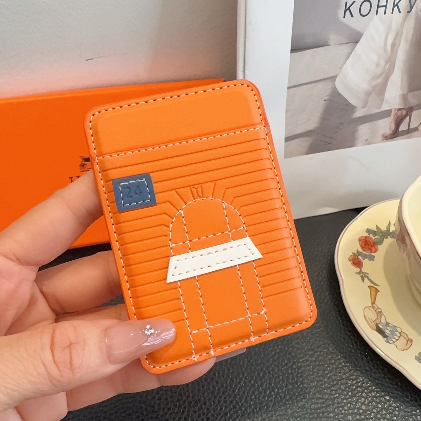 🔥爱马仕官网磁吸卡包 爱马仕房子刺绣手机磁吸卡包顶级高品质[强]磁吸式卡夹，尺寸：长6.5*高9.5*宽