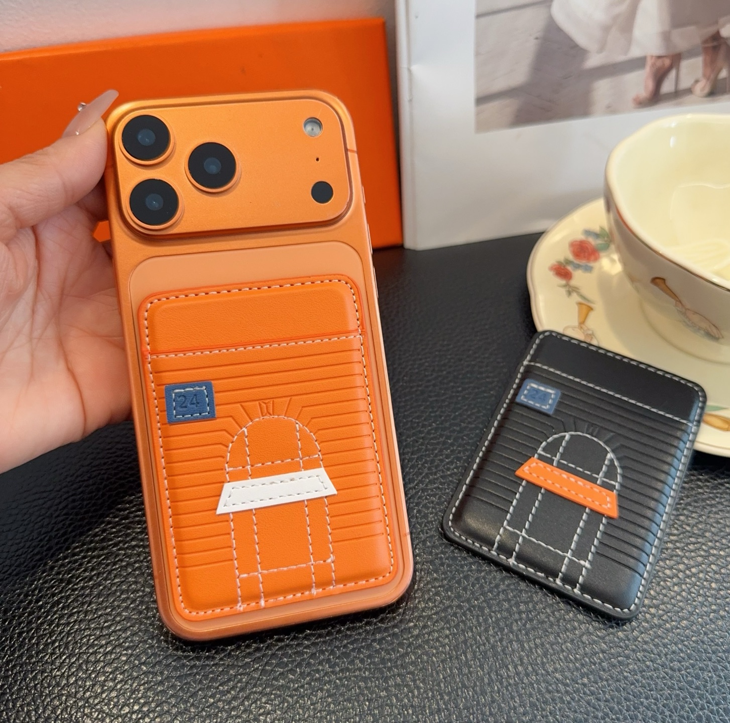 🔥爱马仕官网磁吸卡包 爱马仕房子刺绣手机磁吸卡包顶级高品质[强]磁吸式卡夹，尺寸：长6.5*高9.5*宽