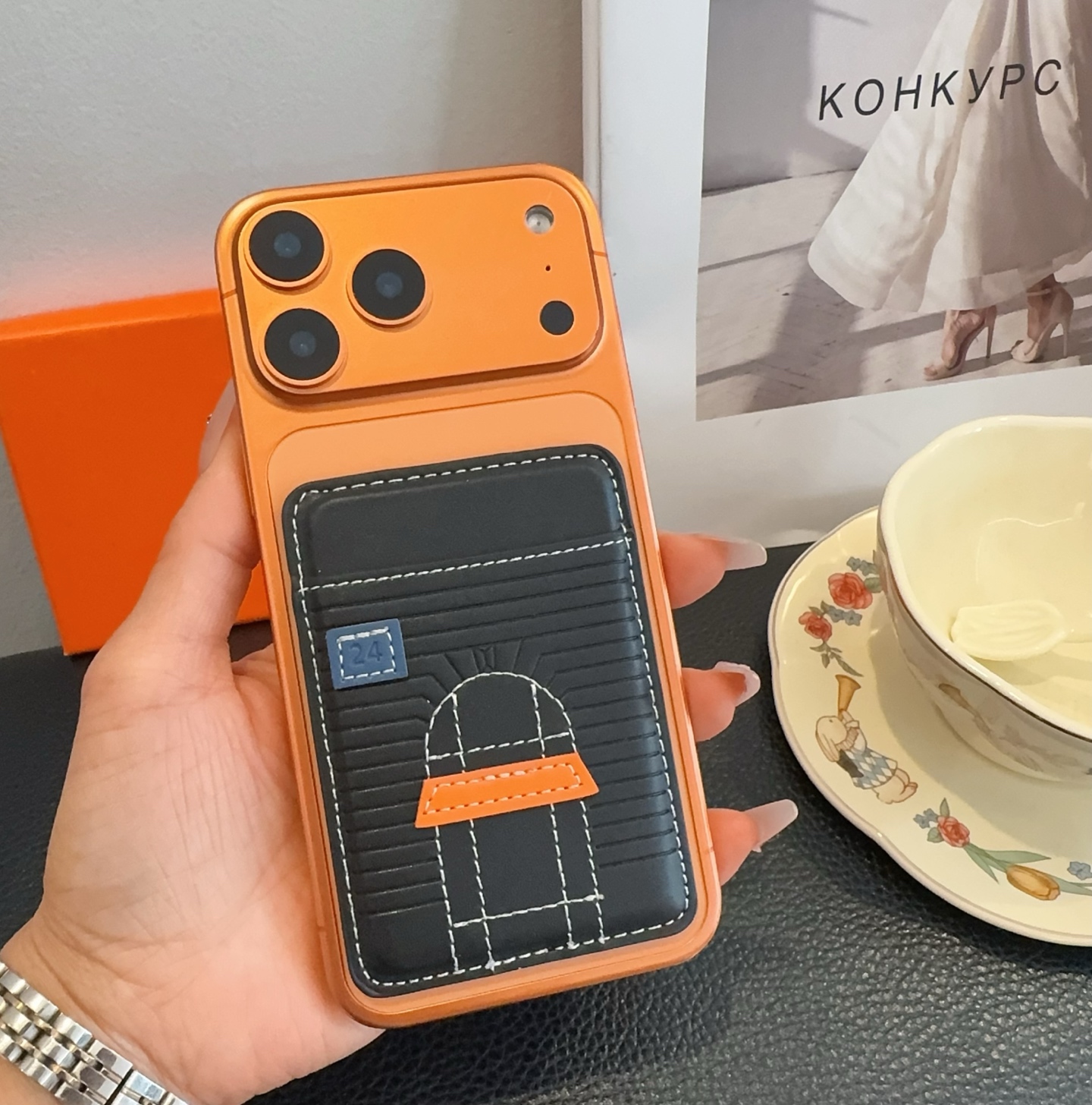 🔥爱马仕官网磁吸卡包 爱马仕房子刺绣手机磁吸卡包顶级高品质[强]磁吸式卡夹，尺寸：长6.5*高9.5*宽