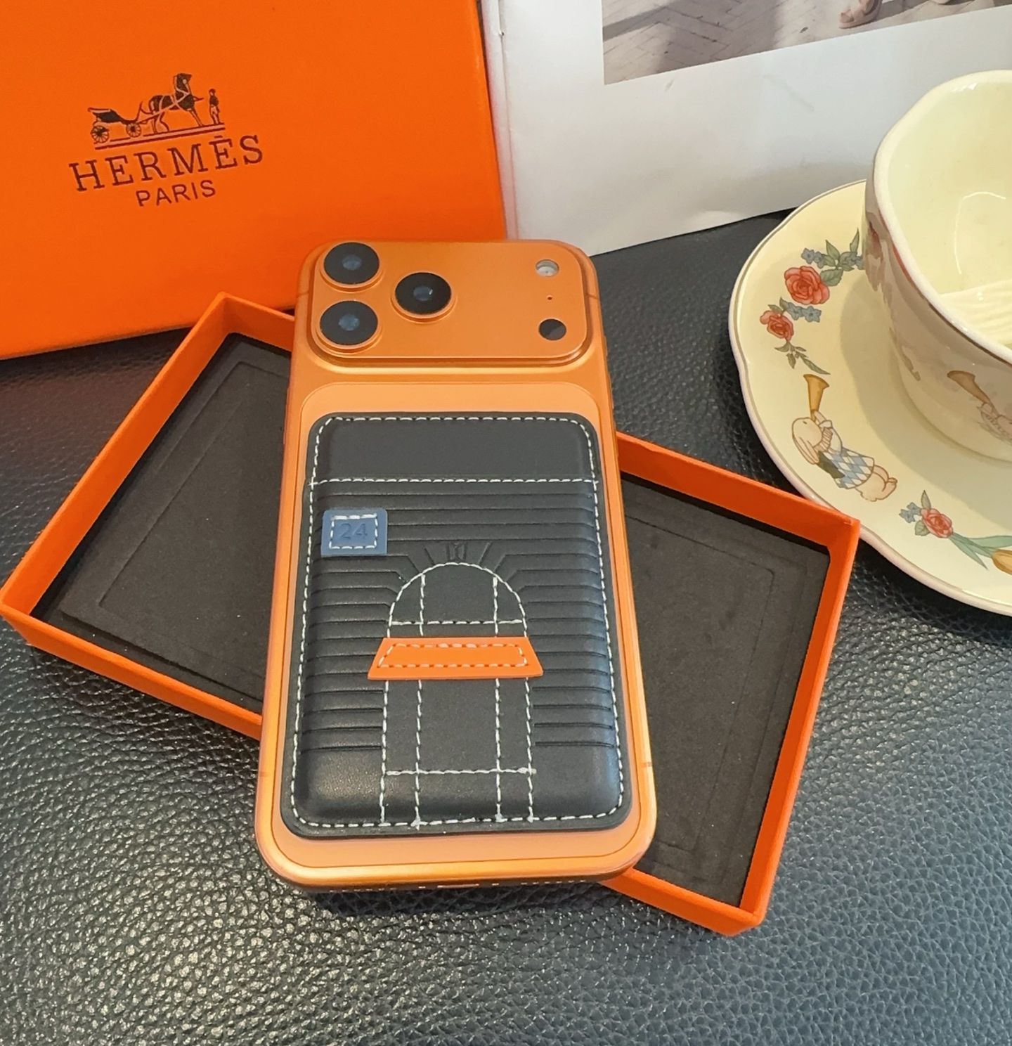 🔥爱马仕官网磁吸卡包 爱马仕房子刺绣手机磁吸卡包顶级高品质[强]磁吸式卡夹，尺寸：长6.5*高9.5*宽