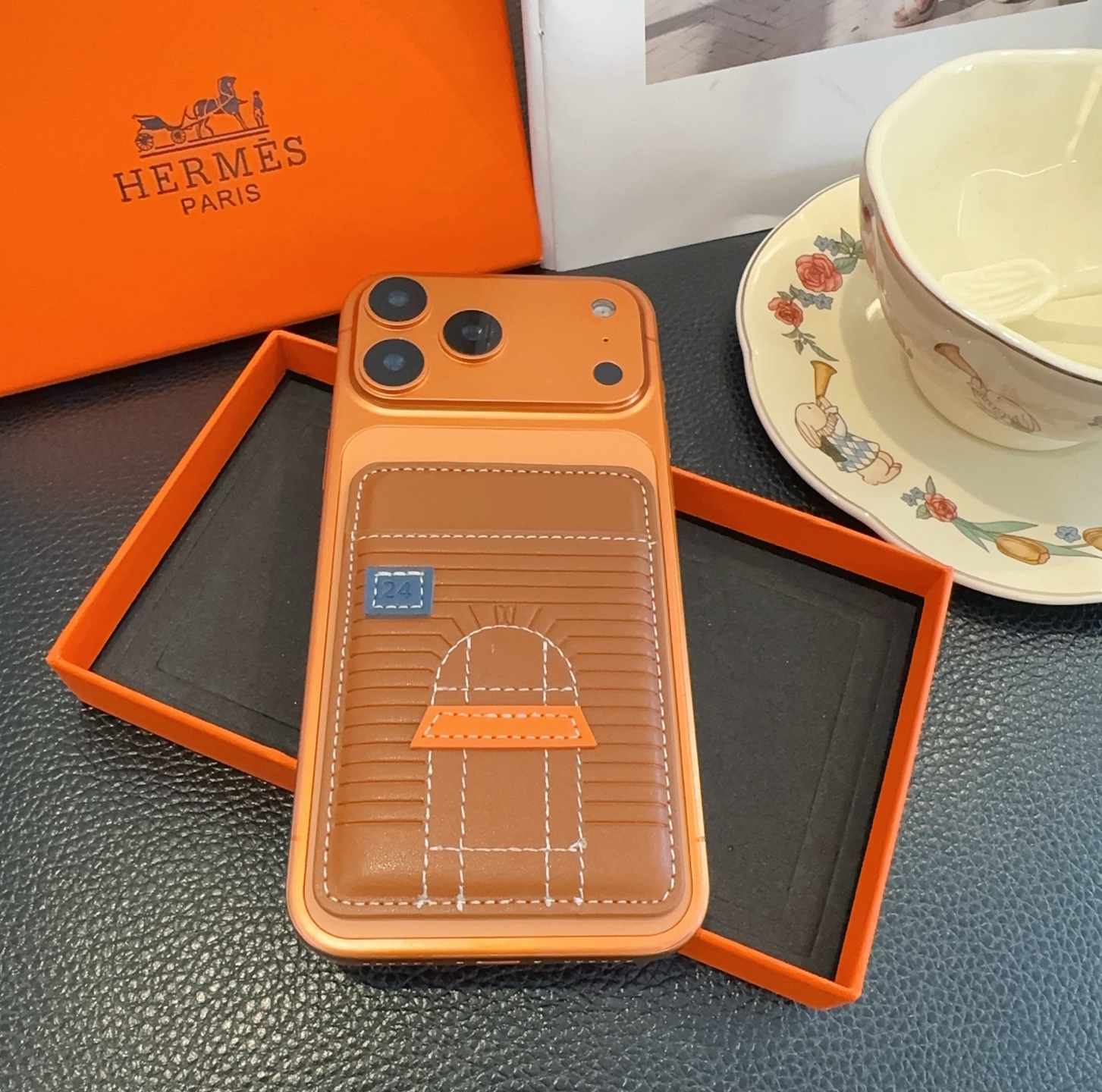 🔥爱马仕官网磁吸卡包 爱马仕房子刺绣手机磁吸卡包顶级高品质[强]磁吸式卡夹，尺寸：长6.5*高9.5*宽