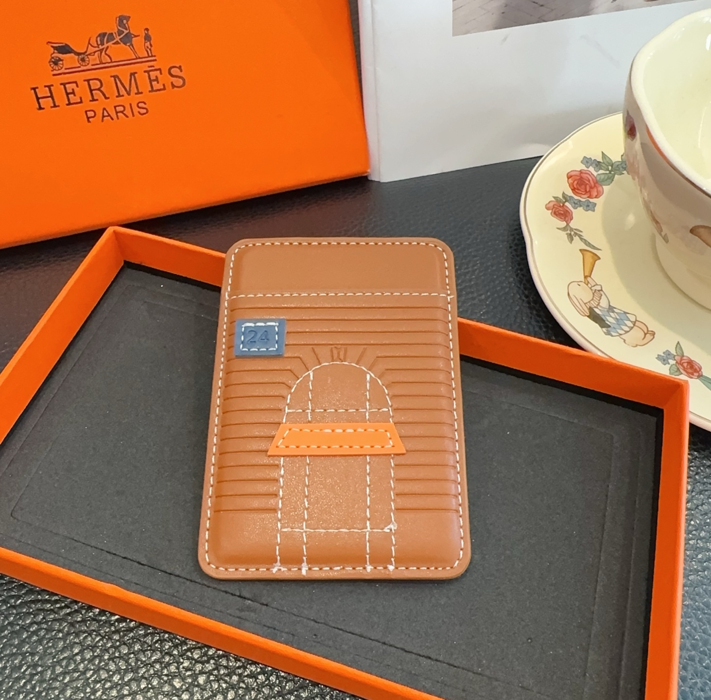 🔥爱马仕官网磁吸卡包 爱马仕房子刺绣手机磁吸卡包顶级高品质[强]磁吸式卡夹，尺寸：长6.5*高9.5*宽